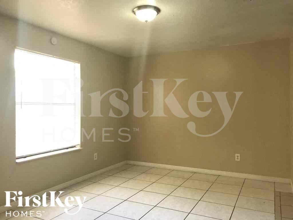 309 Clearwater Ln - Photo 2 of 12