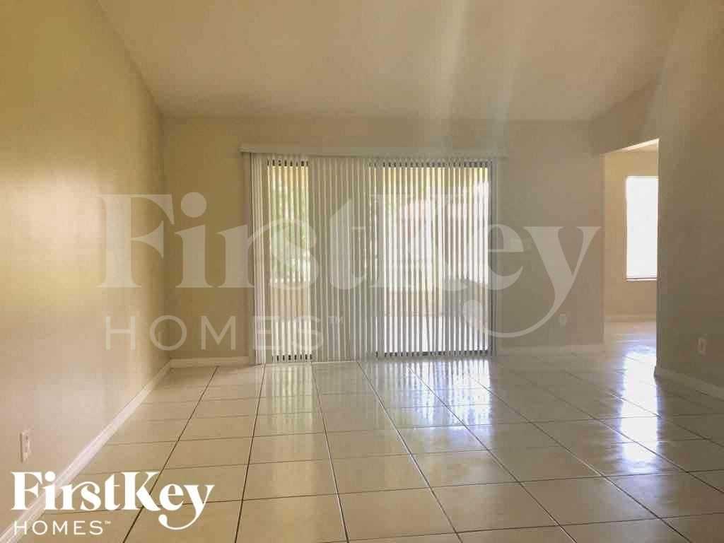 309 Clearwater Ln - Photo 3 of 12