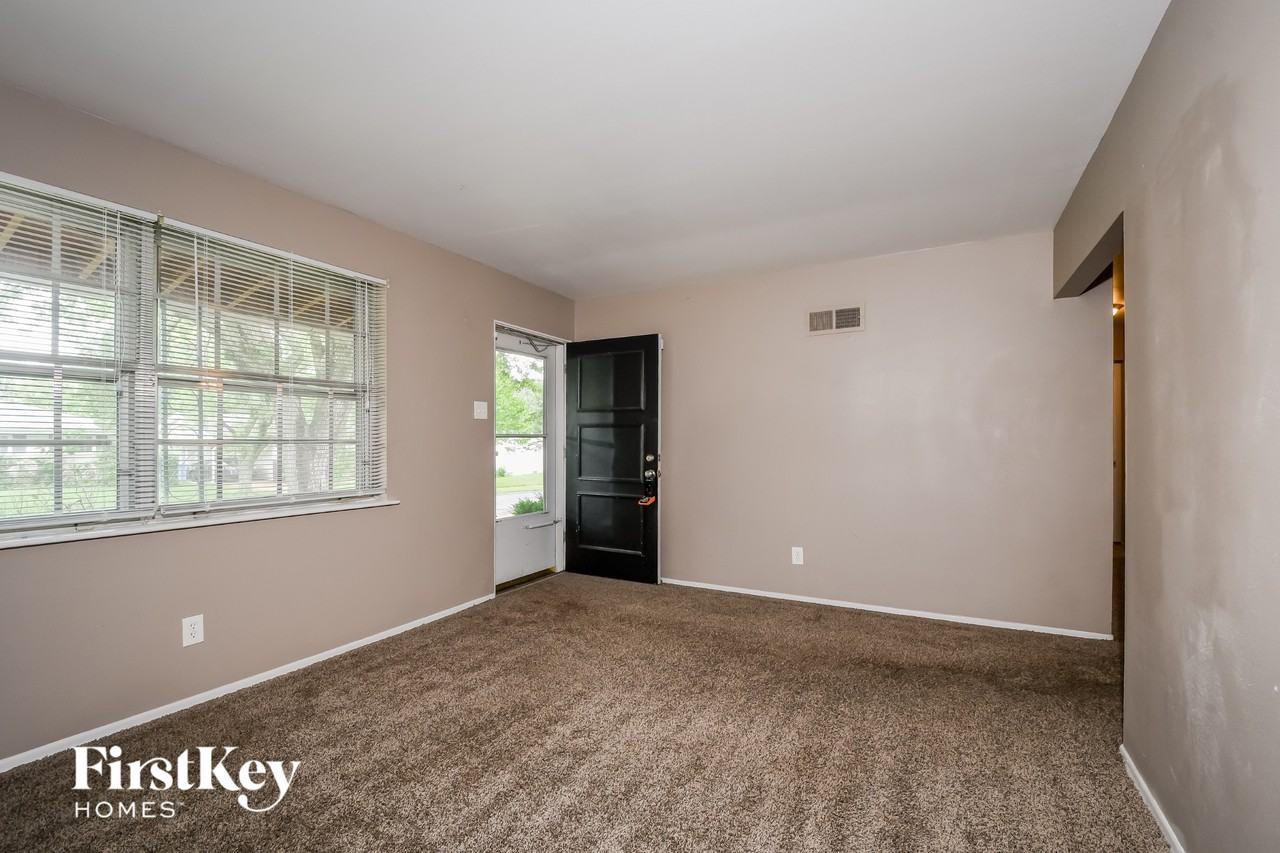 2725 Benne Dr - Photo 3 of 15