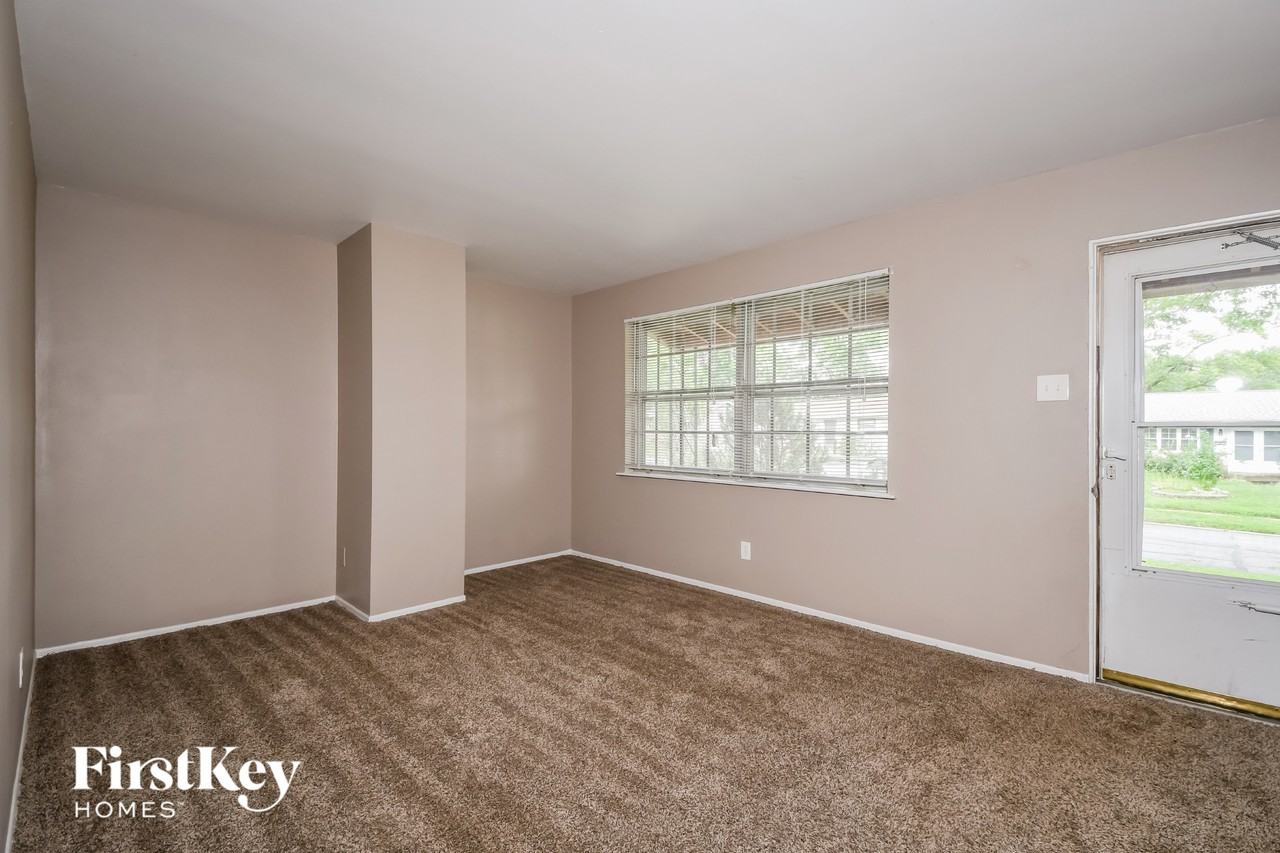 2725 Benne Dr - Photo 4 of 15