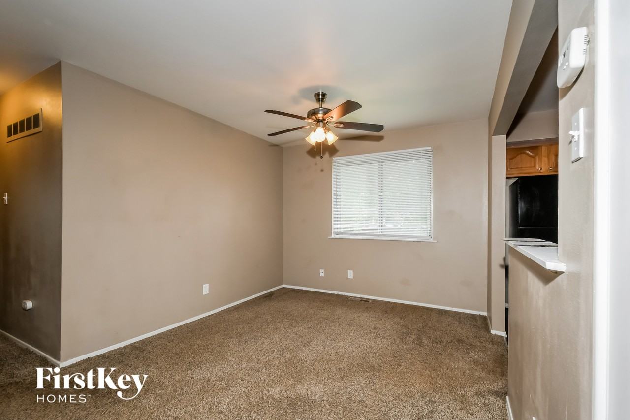 2725 Benne Dr - Photo 5 of 15