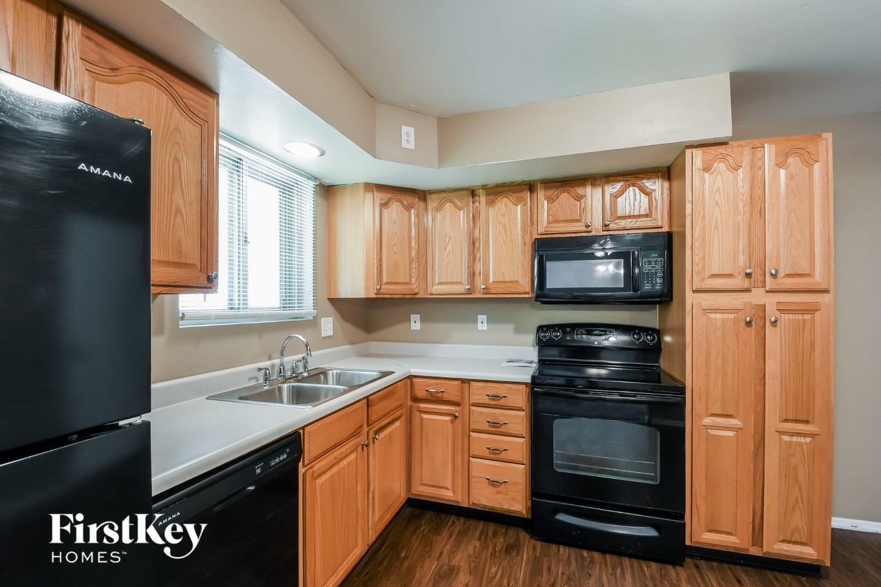 2725 Benne Dr - Photo 6 of 15