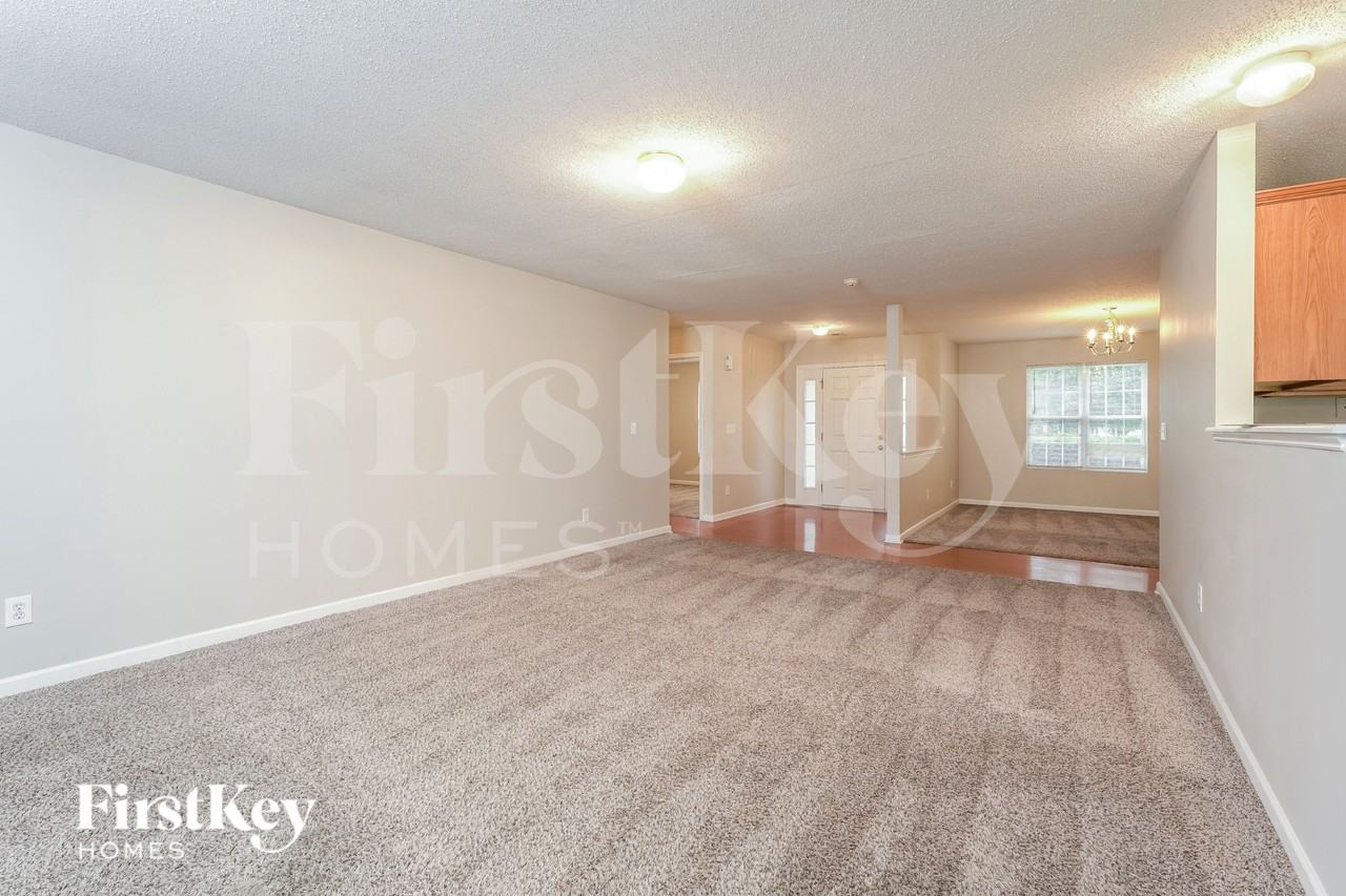 2402 Lannigan Dr - Photo 3 of 16