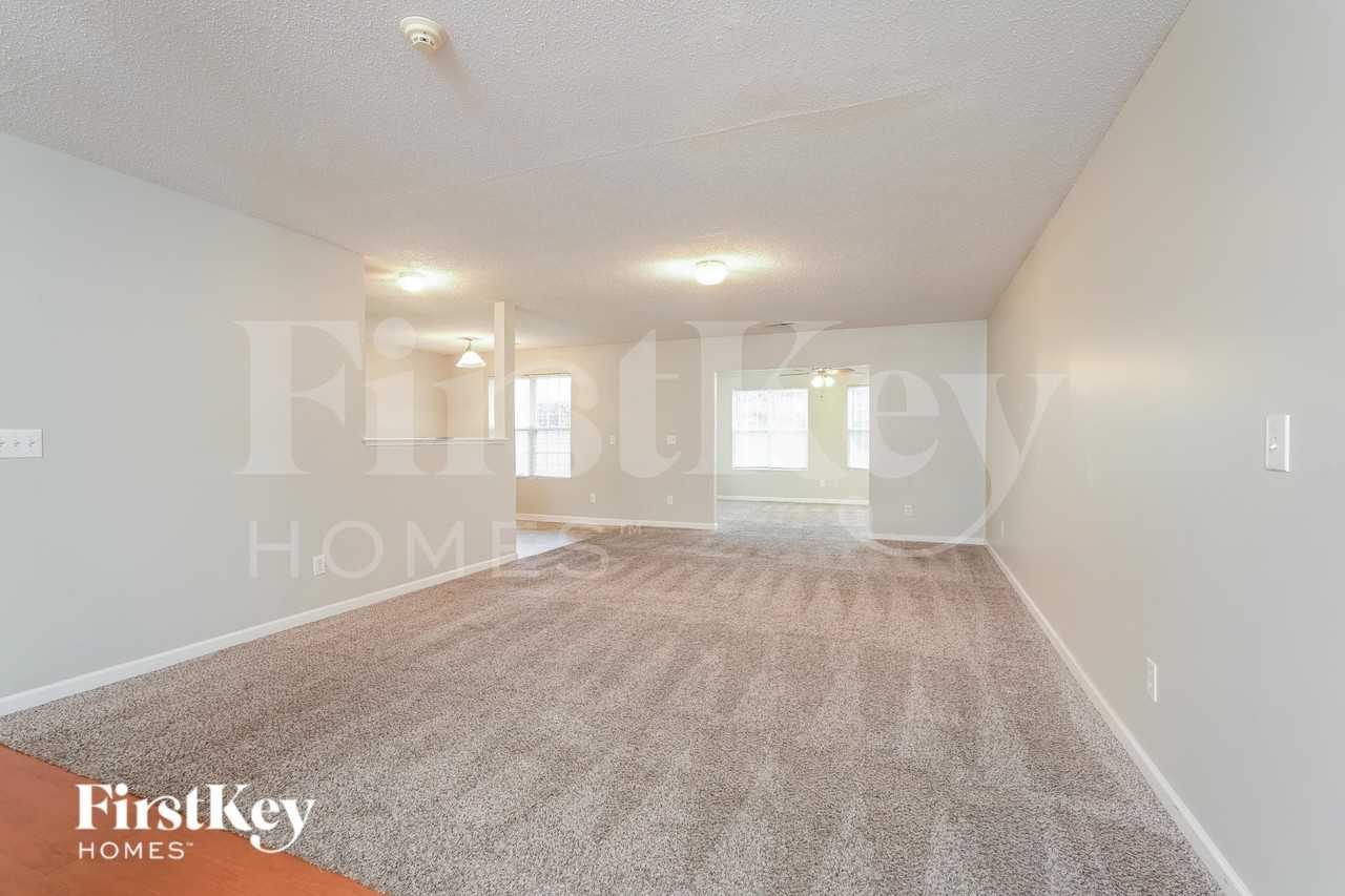 2402 Lannigan Dr - Photo 4 of 16