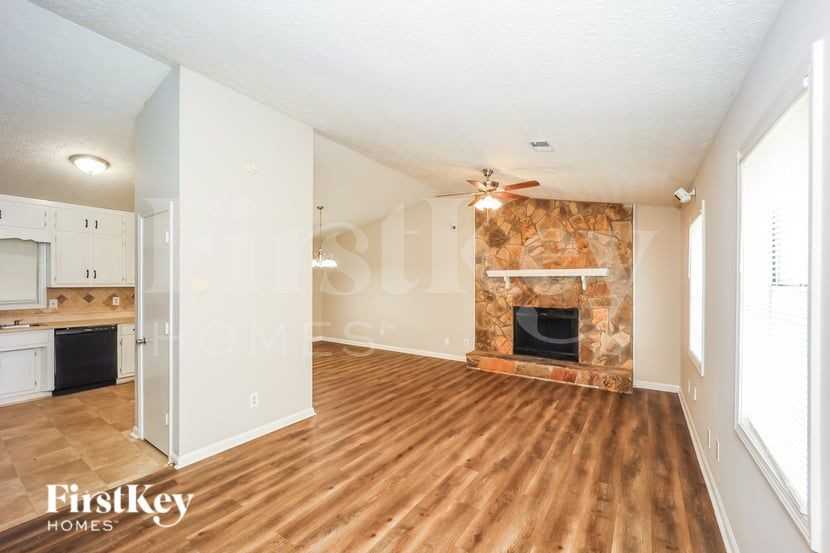 2097 Phillips Rd - Photo 3 of 16
