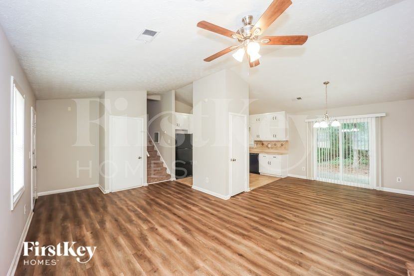 2097 Phillips Rd - Photo 4 of 16