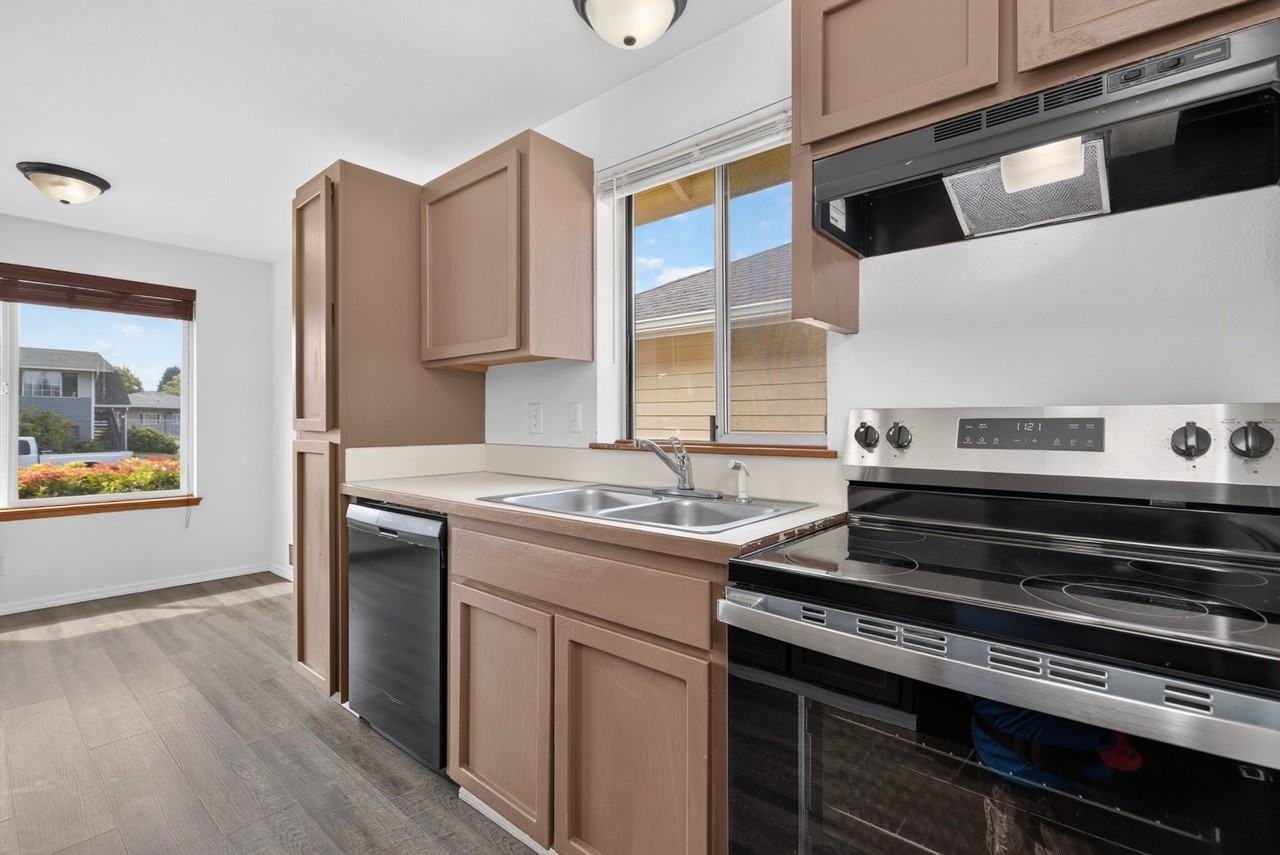 18461 Killarney Cir Se #1 - Photo 3 of 31