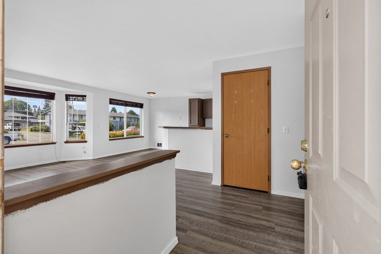 18461 Killarney Cir Se #1 - Photo 4 of 31