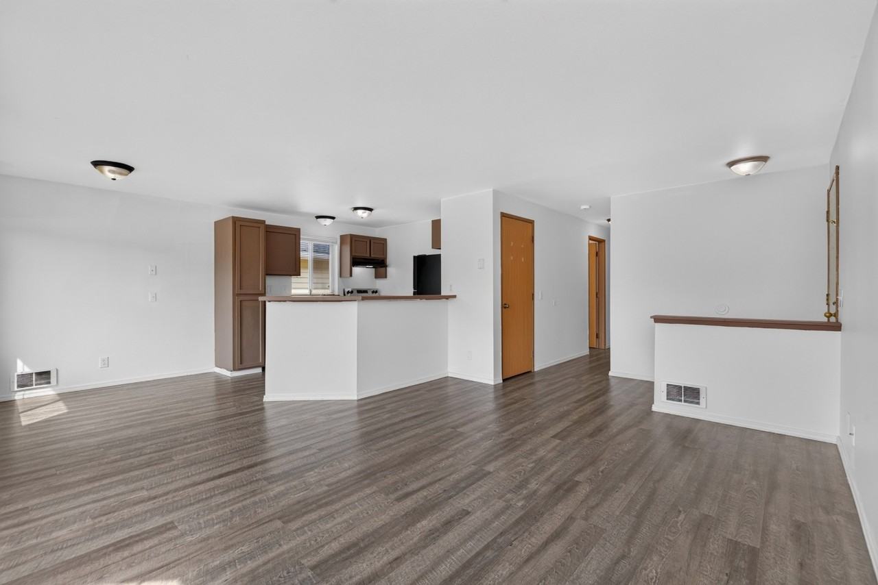 18461 Killarney Cir Se #1 - Photo 6 of 31