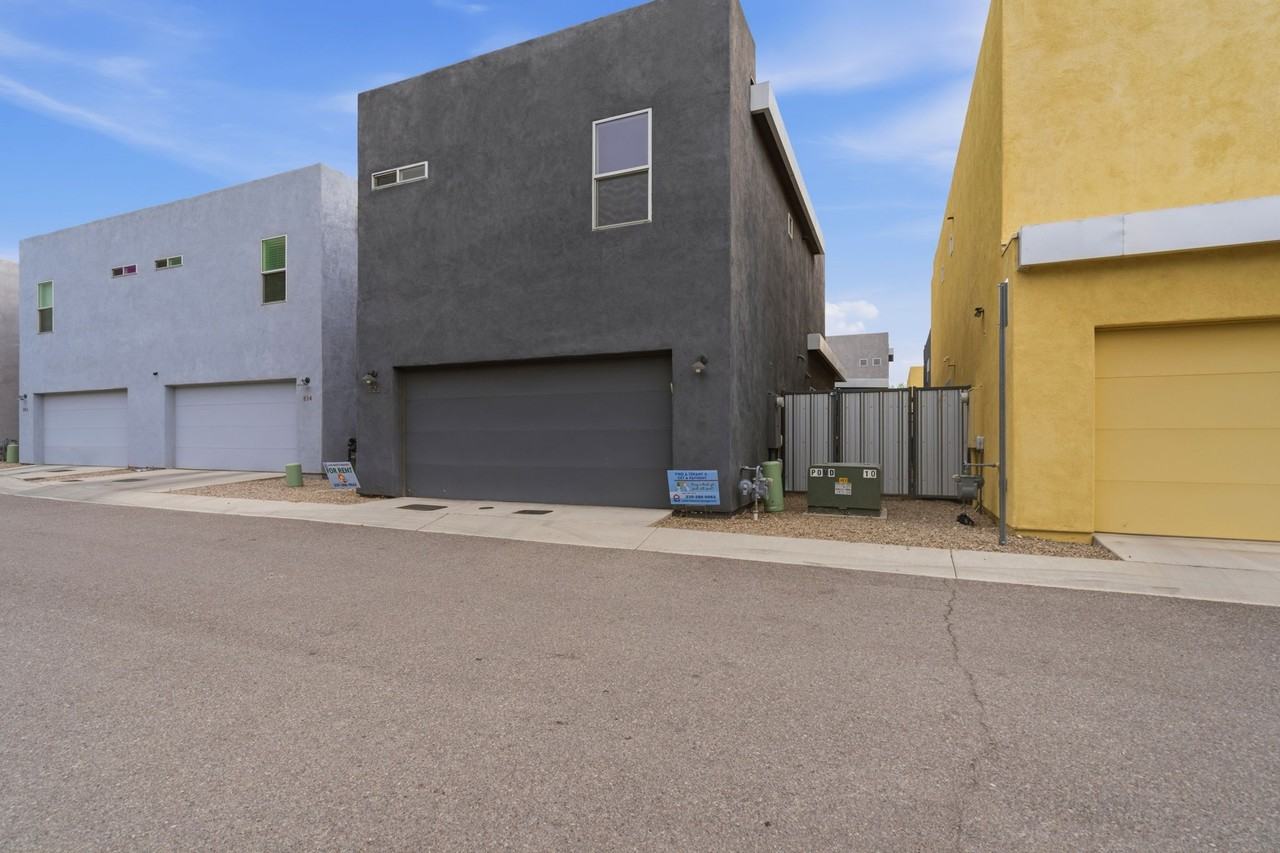 826 E Millenium Ct - Photo 6 of 40