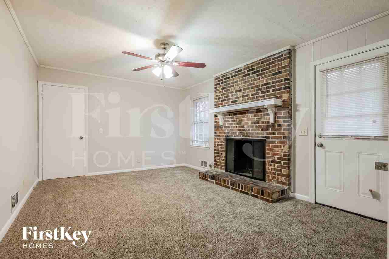 1314 White Oak Ct Se - Photo 2 of 15