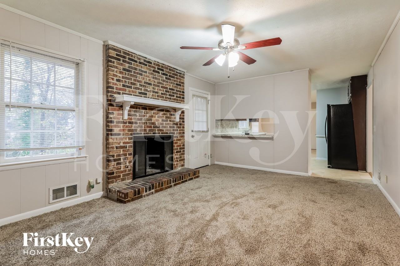 1314 White Oak Ct Se - Photo 3 of 15