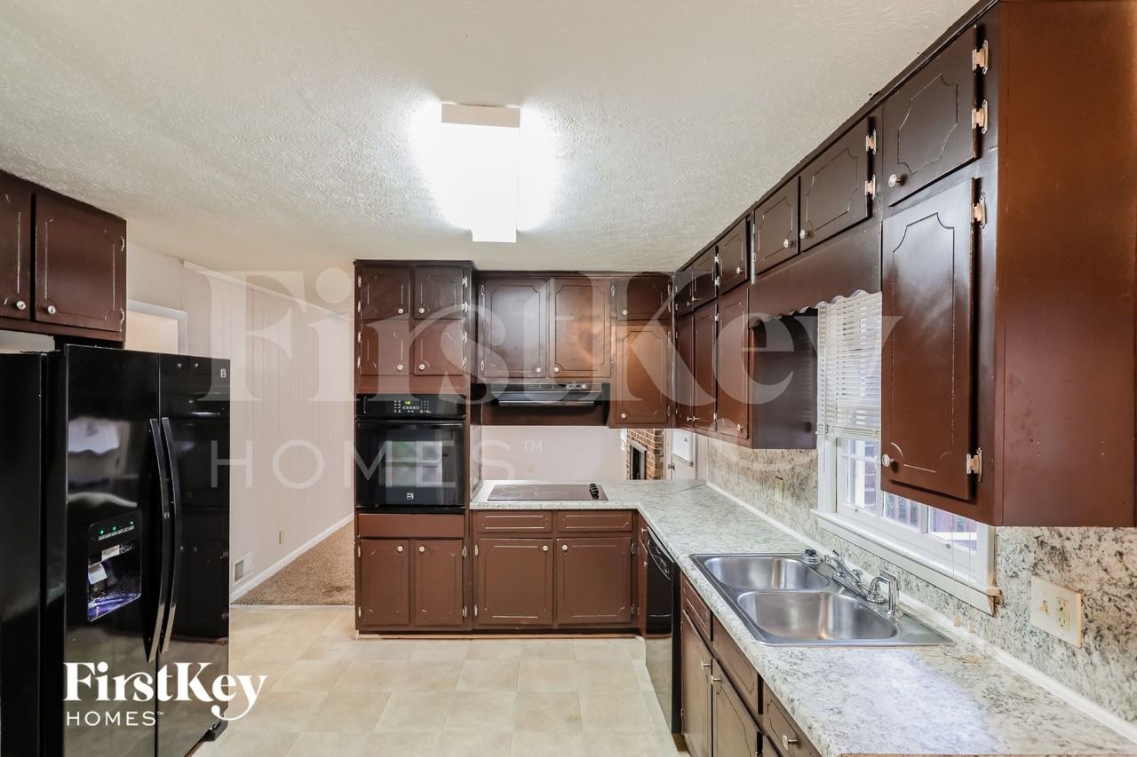 1314 White Oak Ct Se - Photo 4 of 15