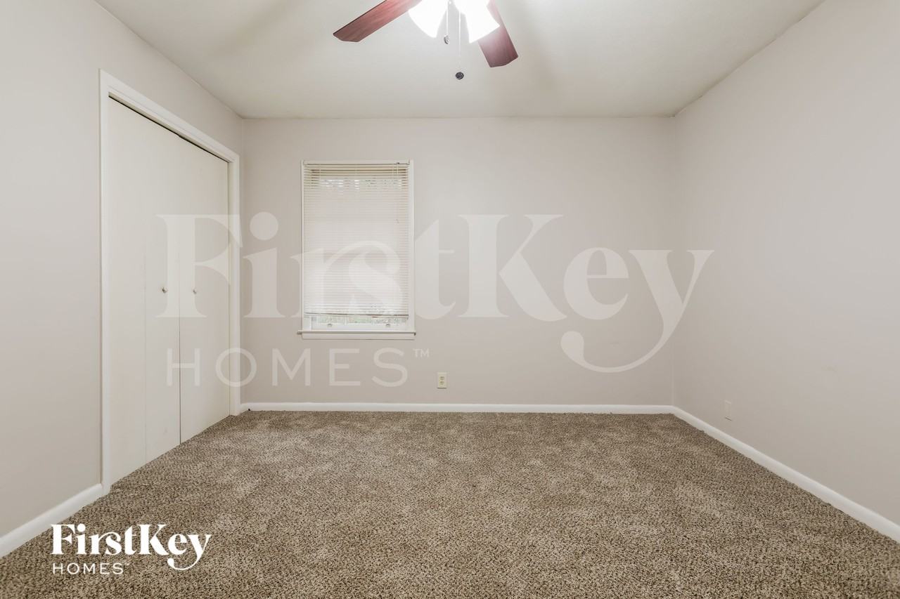 1314 White Oak Ct Se - Photo 5 of 15