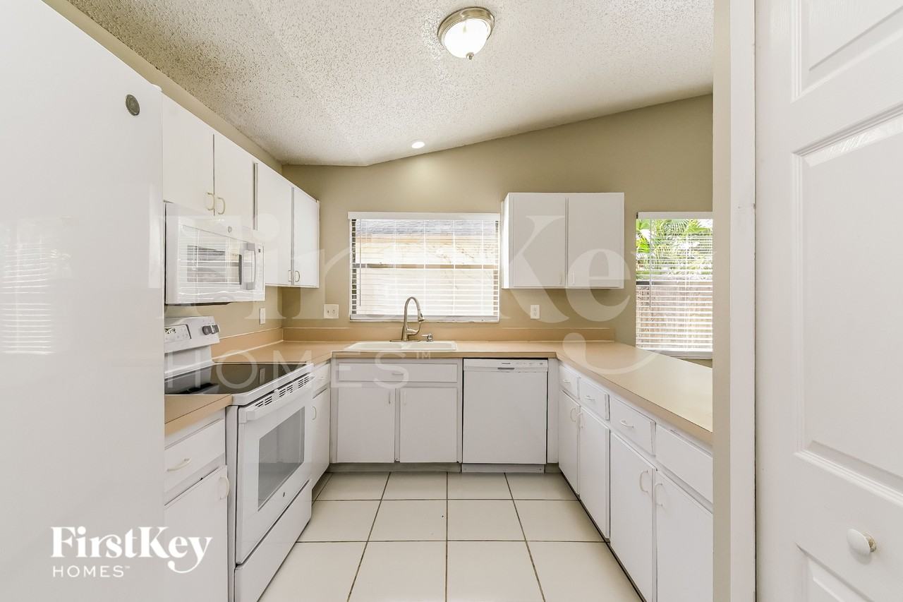 1310 Keel Pl - Photo 4 of 16