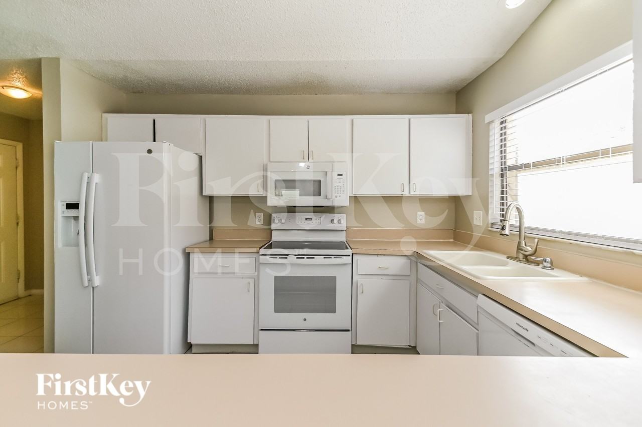 1310 Keel Pl - Photo 5 of 16