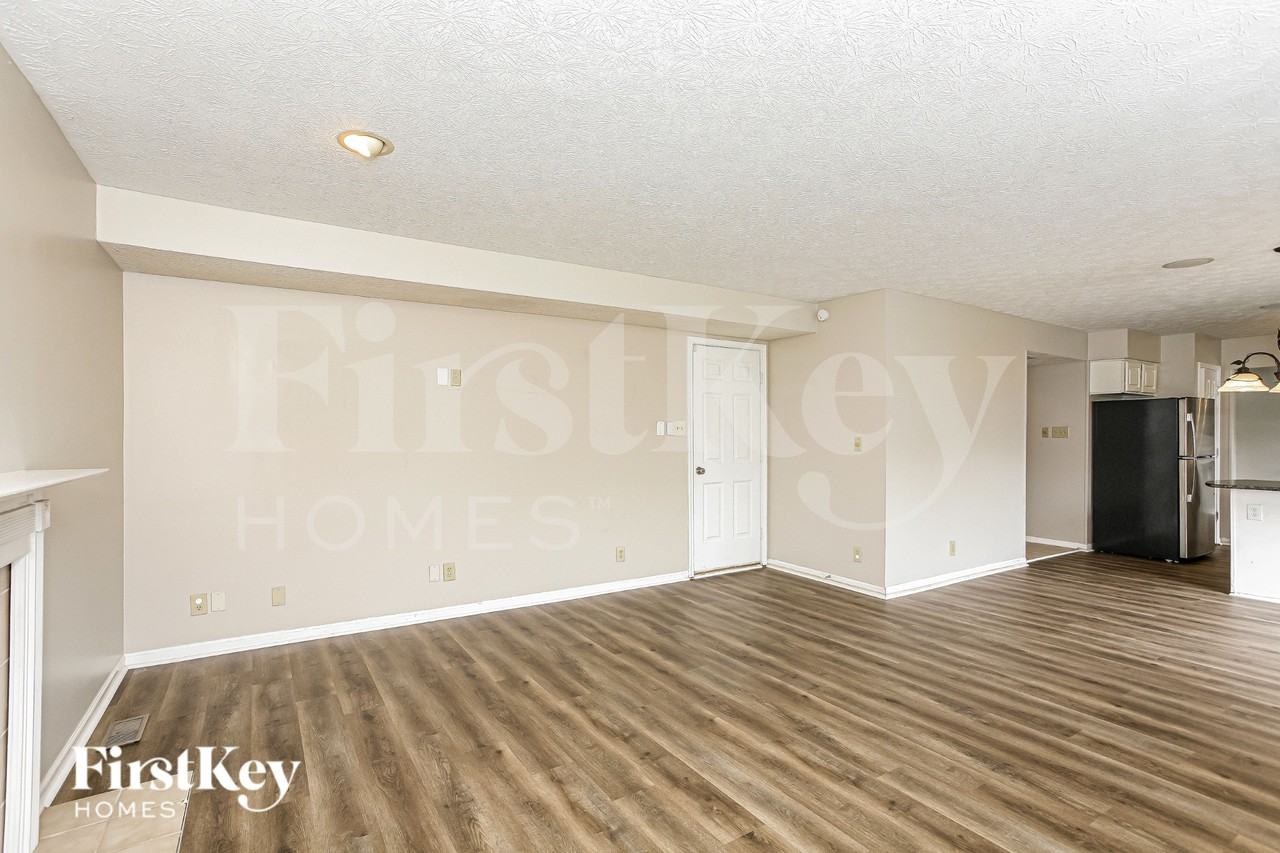 13065 Sweet Briar Pkwy - Photo 3 of 16