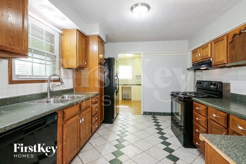 1236 W 24th St S - Photo 5 of 16
