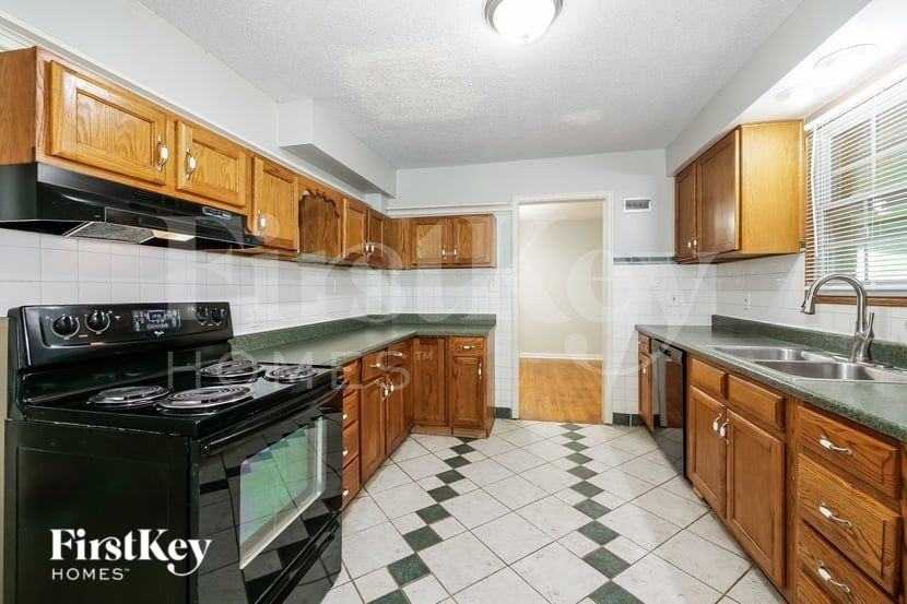 1236 W 24th St S - Photo 6 of 16