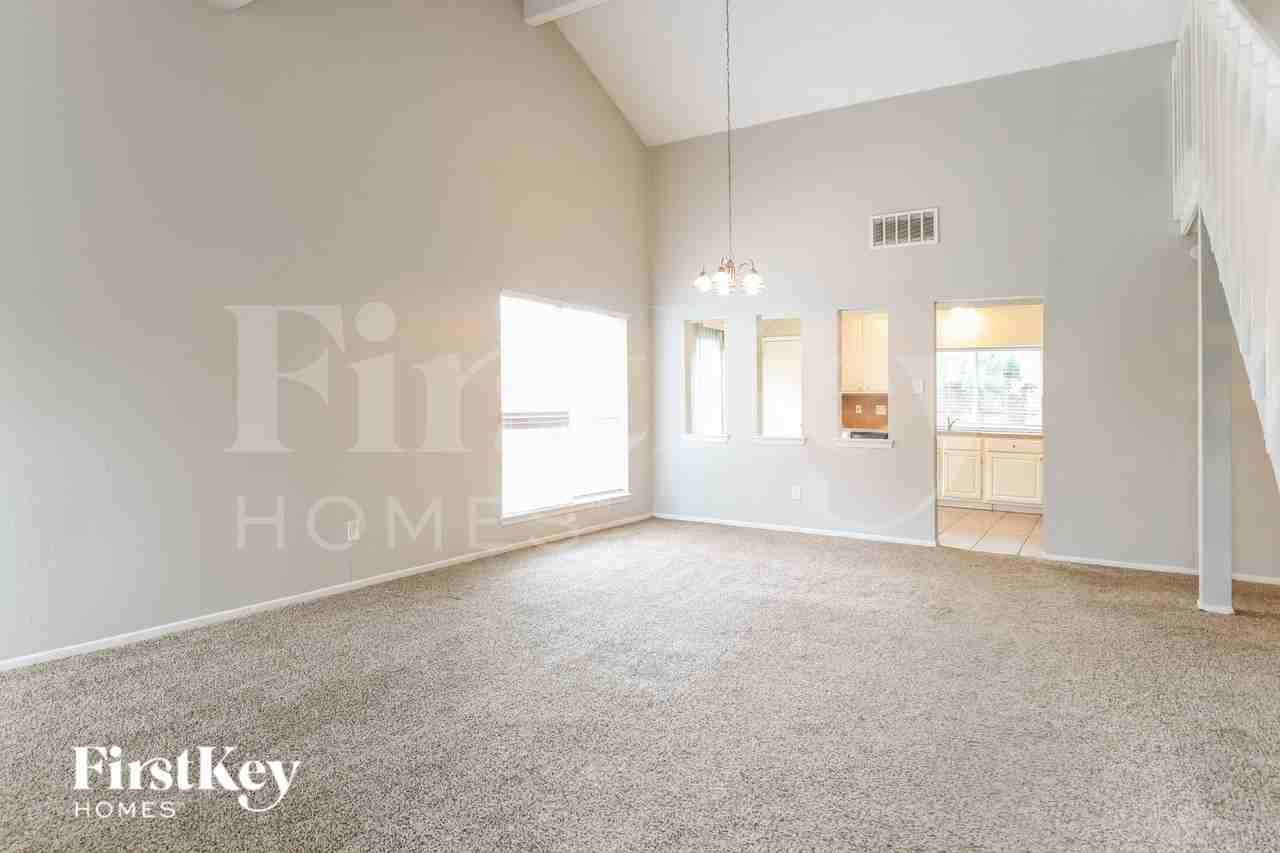 11031 Hidden Bend Dr - Photo 3 of 16