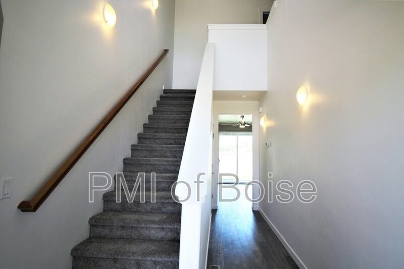 1570 S Pilar Way - Photo 3 of 18