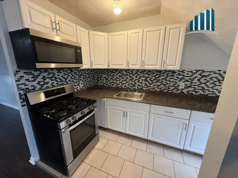34 Hood St #3 - Photo 3 of 17