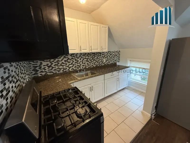 34 Hood St #3 - Photo 4 of 17