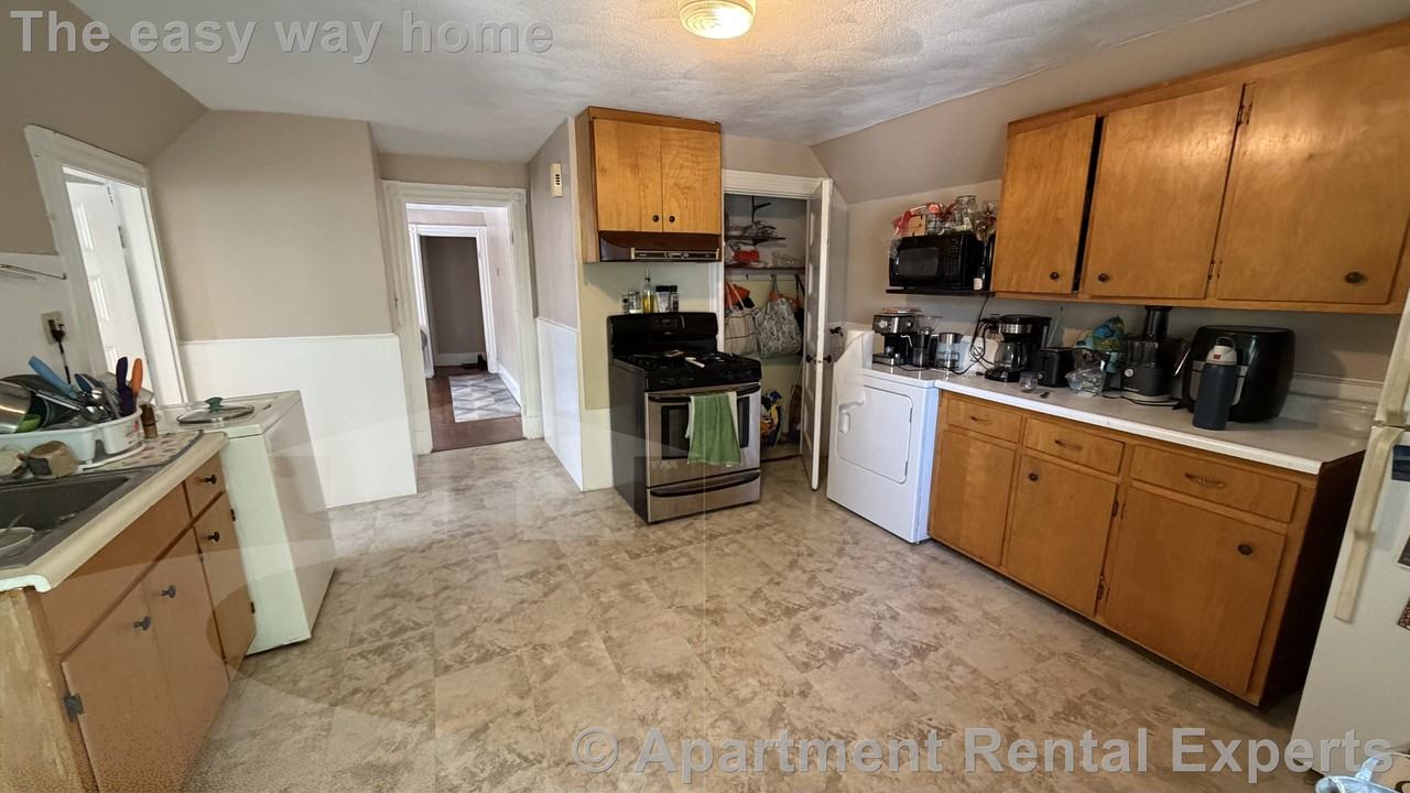 138 Lowell St #3 - Photo 2 of 8