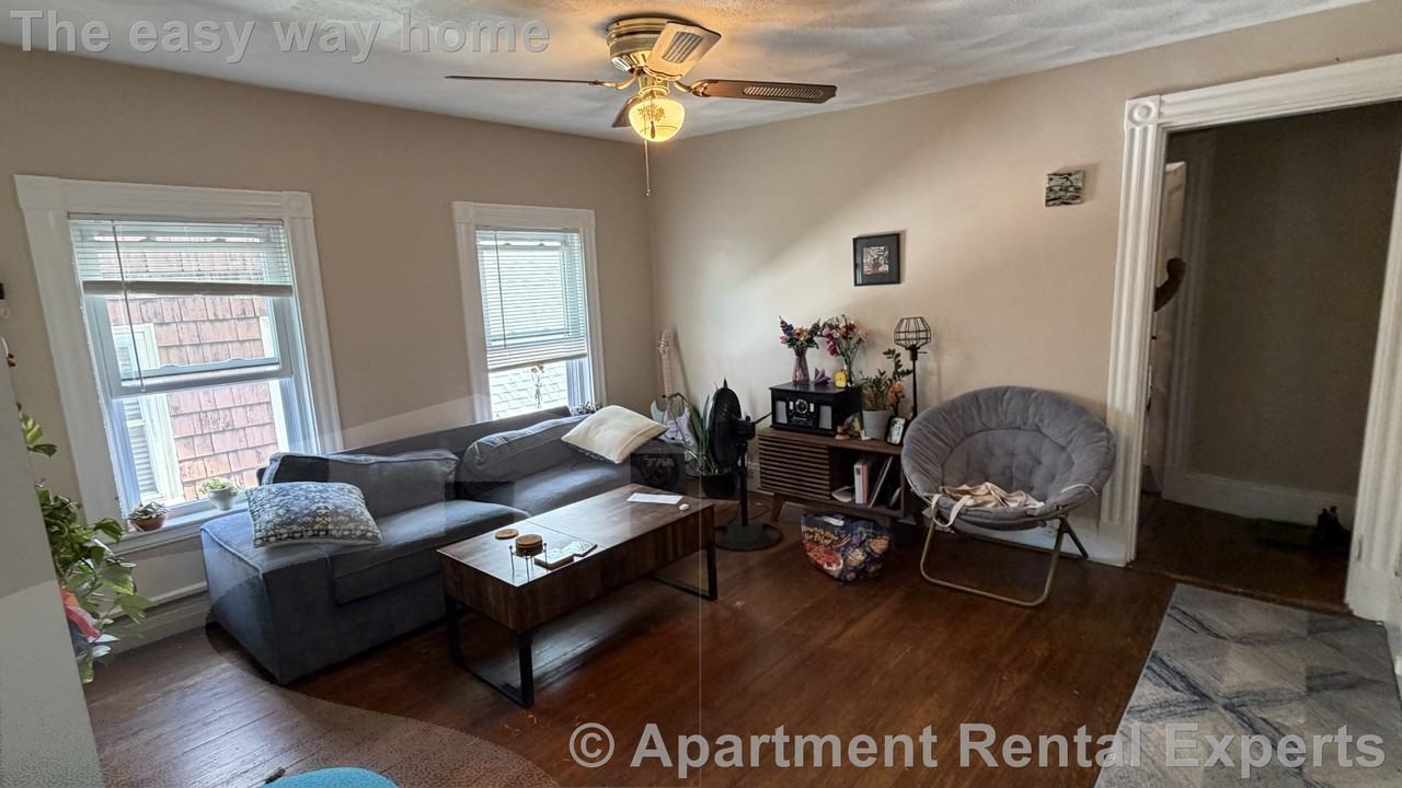 138 Lowell St #3 - Photo 4 of 8