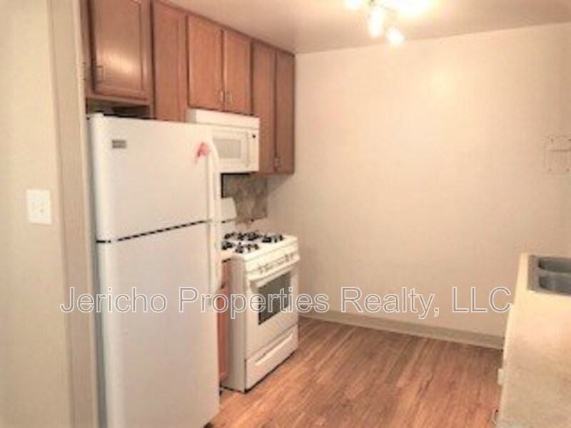 1310 S Grape St - Photo 4 of 8