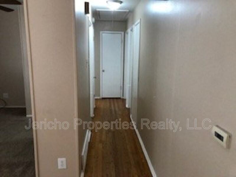 1310 S Grape St - Photo 5 of 8