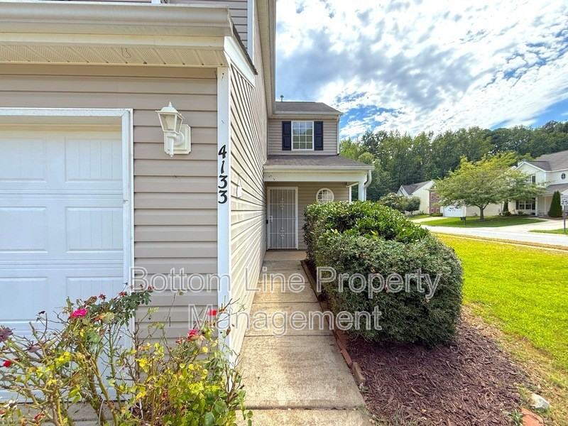 4133 Robinwood Dr - Photo 2 of 25