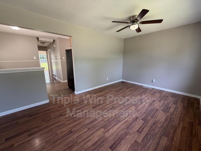 7515 Alaska Ave - Photo 3 of 19