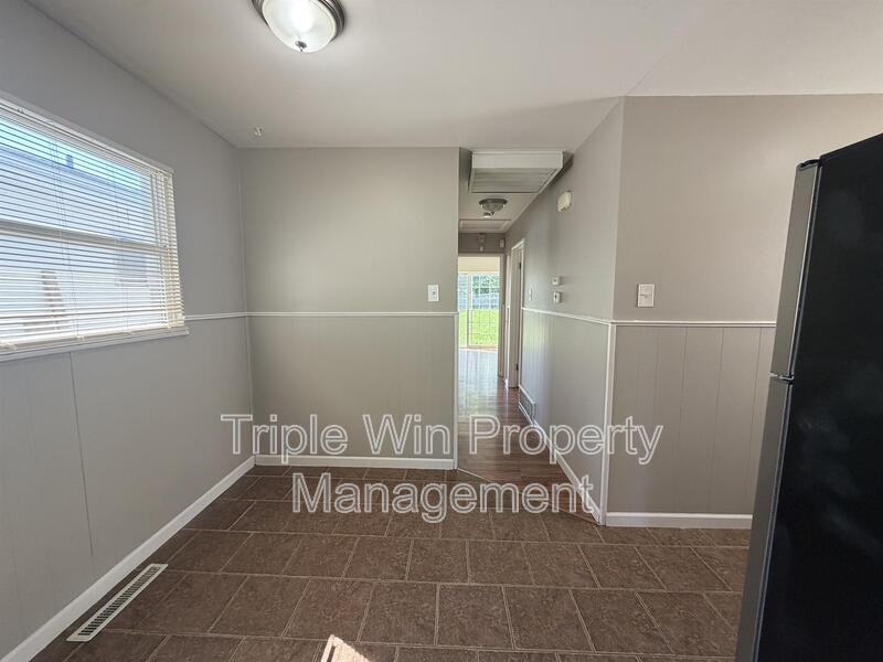 7515 Alaska Ave - Photo 4 of 19