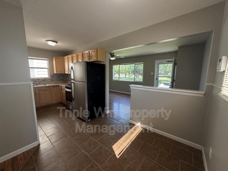7515 Alaska Ave - Photo 5 of 19