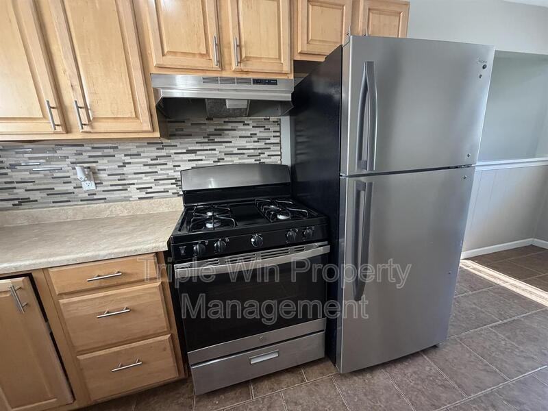 7515 Alaska Ave - Photo 7 of 19