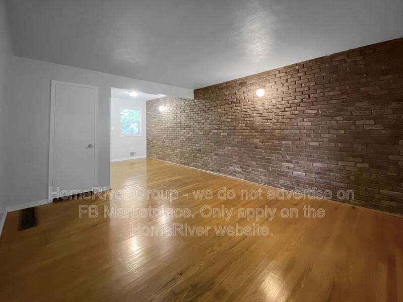 1417 N Main St - Photo 4 of 22