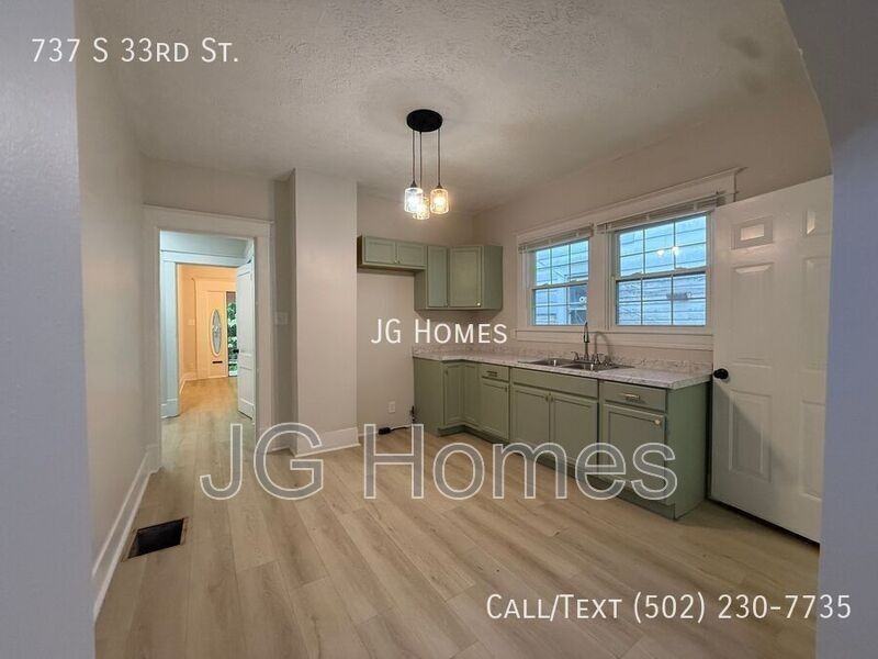 737 S 33rd St - Photo 5 of 35