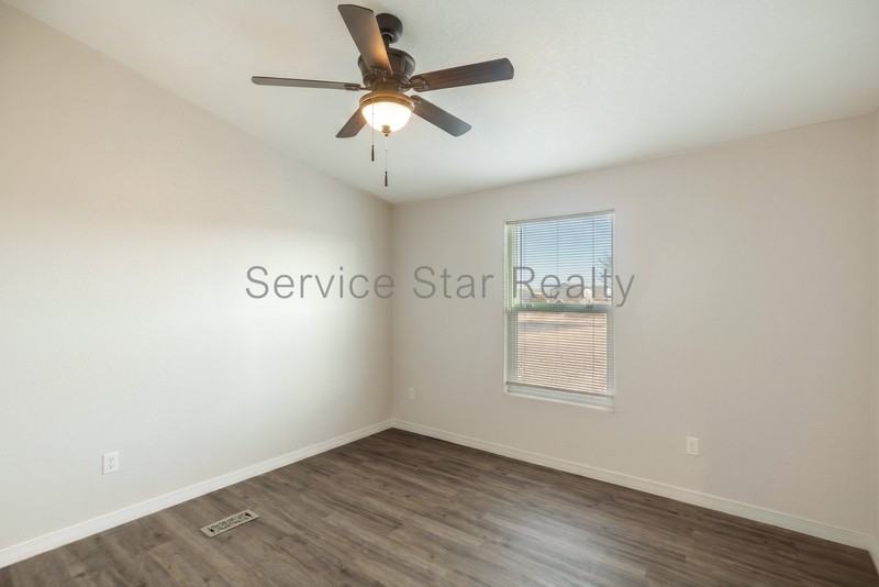 18143 W Morning Vista Ln - Photo 7 of 24