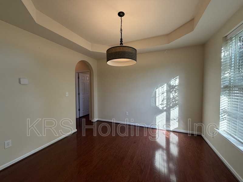13 Hampshire Glen Pkwy - Photo 2 of 22