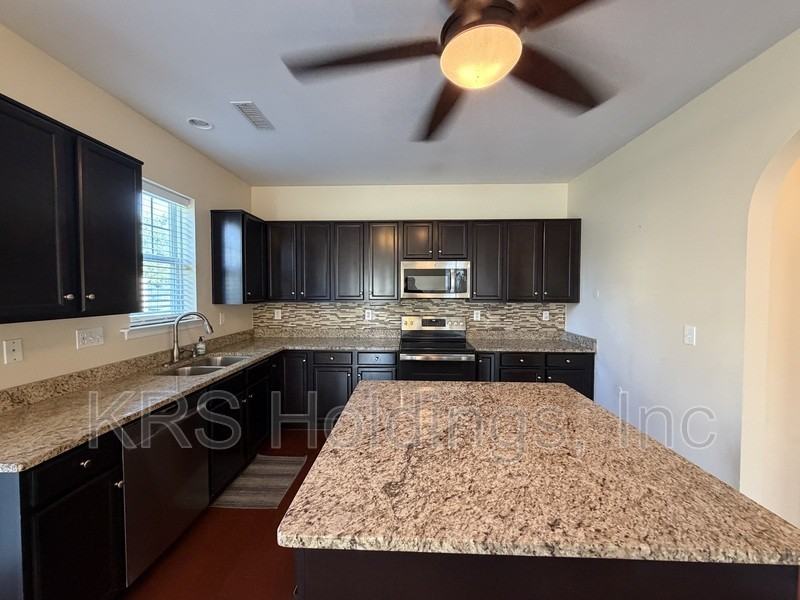13 Hampshire Glen Pkwy - Photo 5 of 22