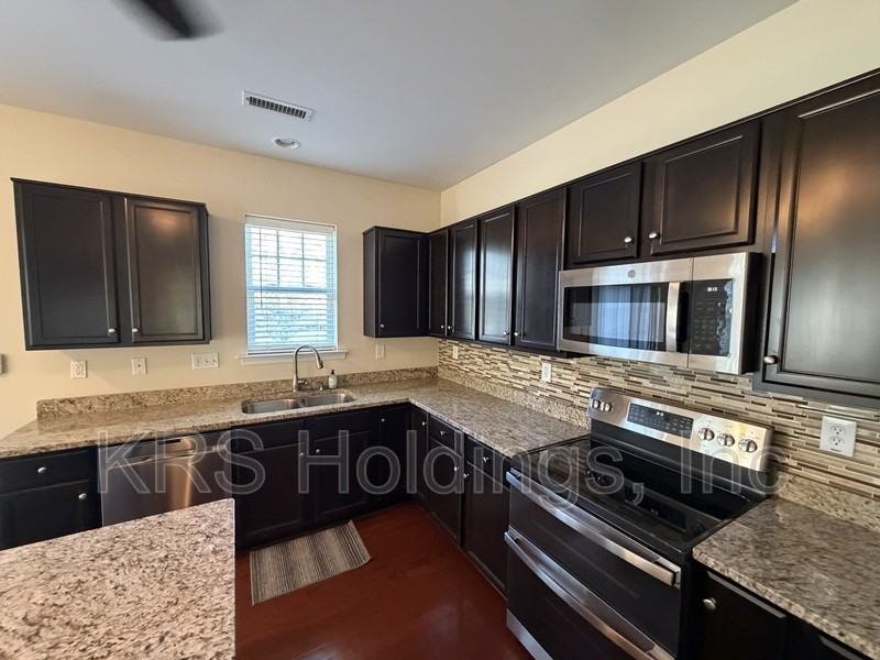 13 Hampshire Glen Pkwy - Photo 6 of 22