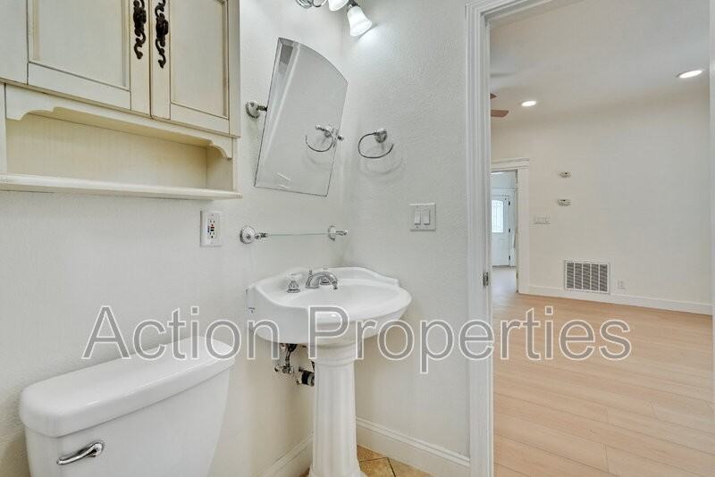241 N 12th St - Photo 4 of 28