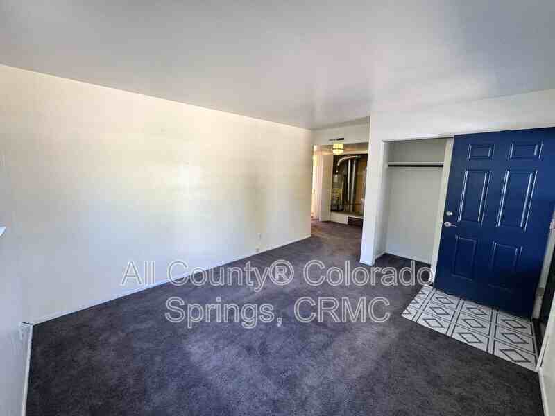 1129 Cree Dr #C - Photo 3 of 18