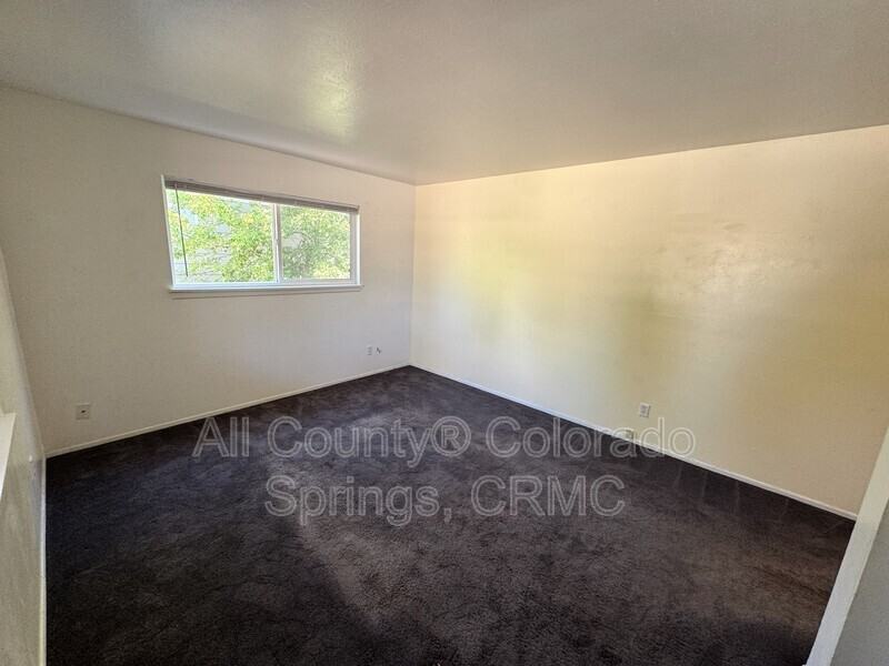 1129 Cree Dr #C - Photo 4 of 18