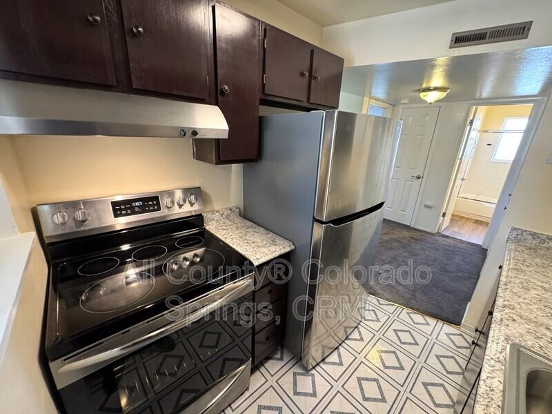 1129 Cree Dr #C - Photo 6 of 18