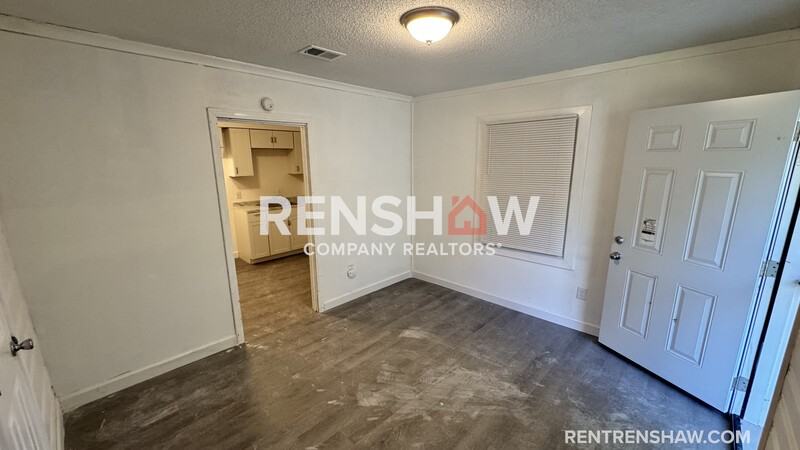 2773 Waverly Ave - Photo 4 of 13