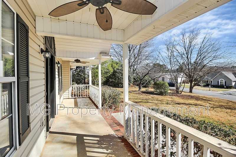 141 Brookshire Dr - Photo 3 of 30