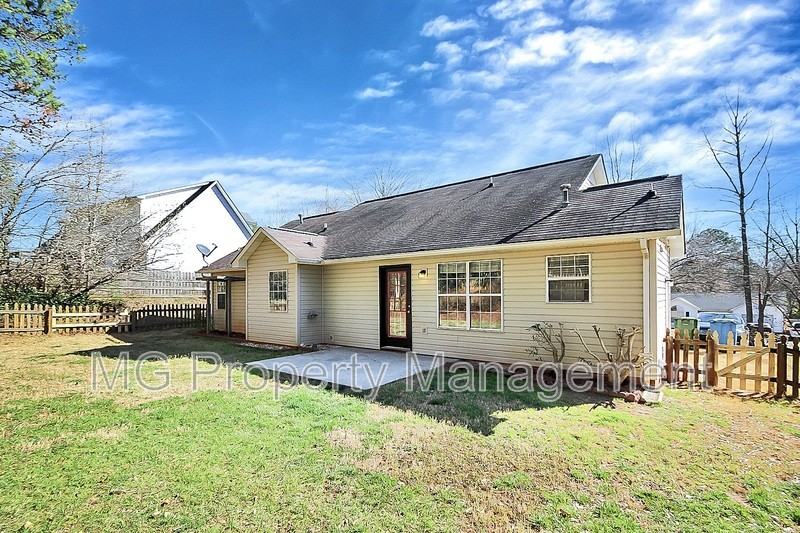 141 Brookshire Dr - Photo 5 of 30
