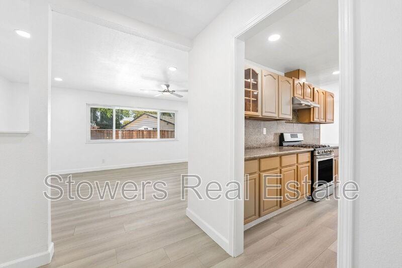 7608 Canterbury Ln - Photo 3 of 43